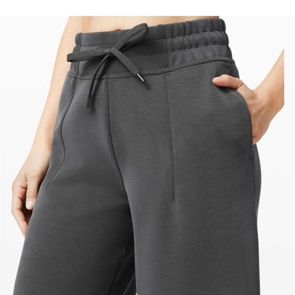 Size 10 LULULEMON crops! - Picture 7 of 7